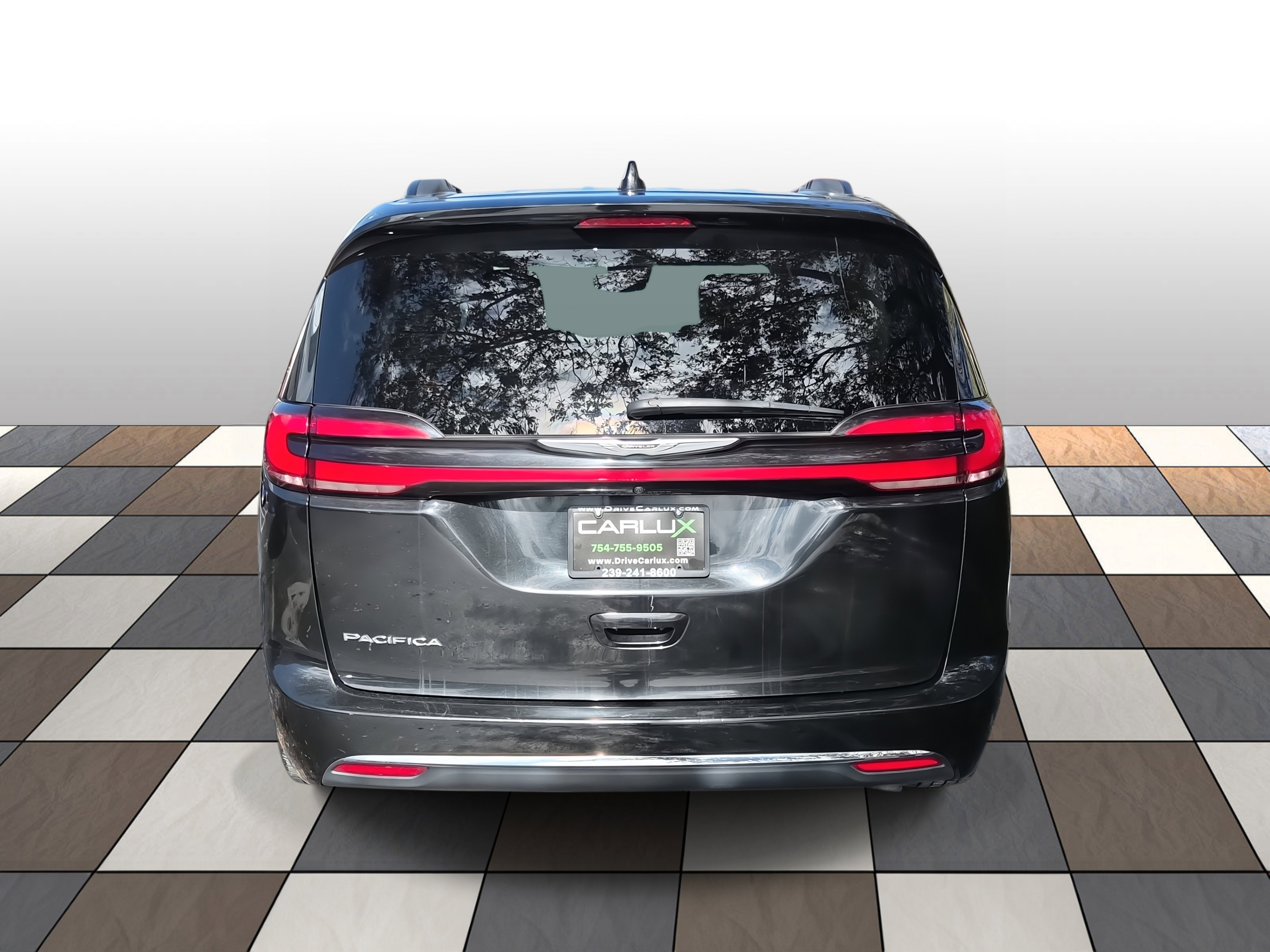 Used 2022 Chrysler Pacifica Touring-L image 5