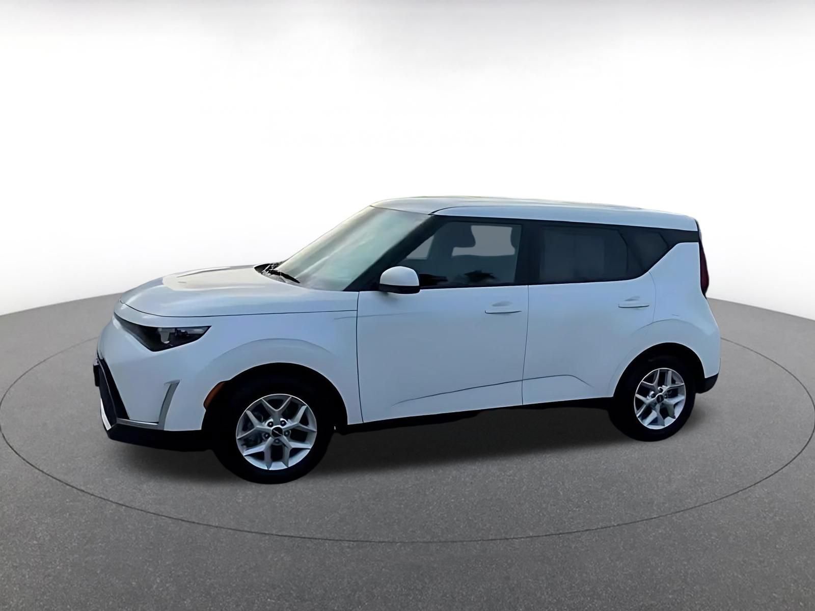Used 2025 Kia Soul LX w/ LX Technology Package FWD image 7