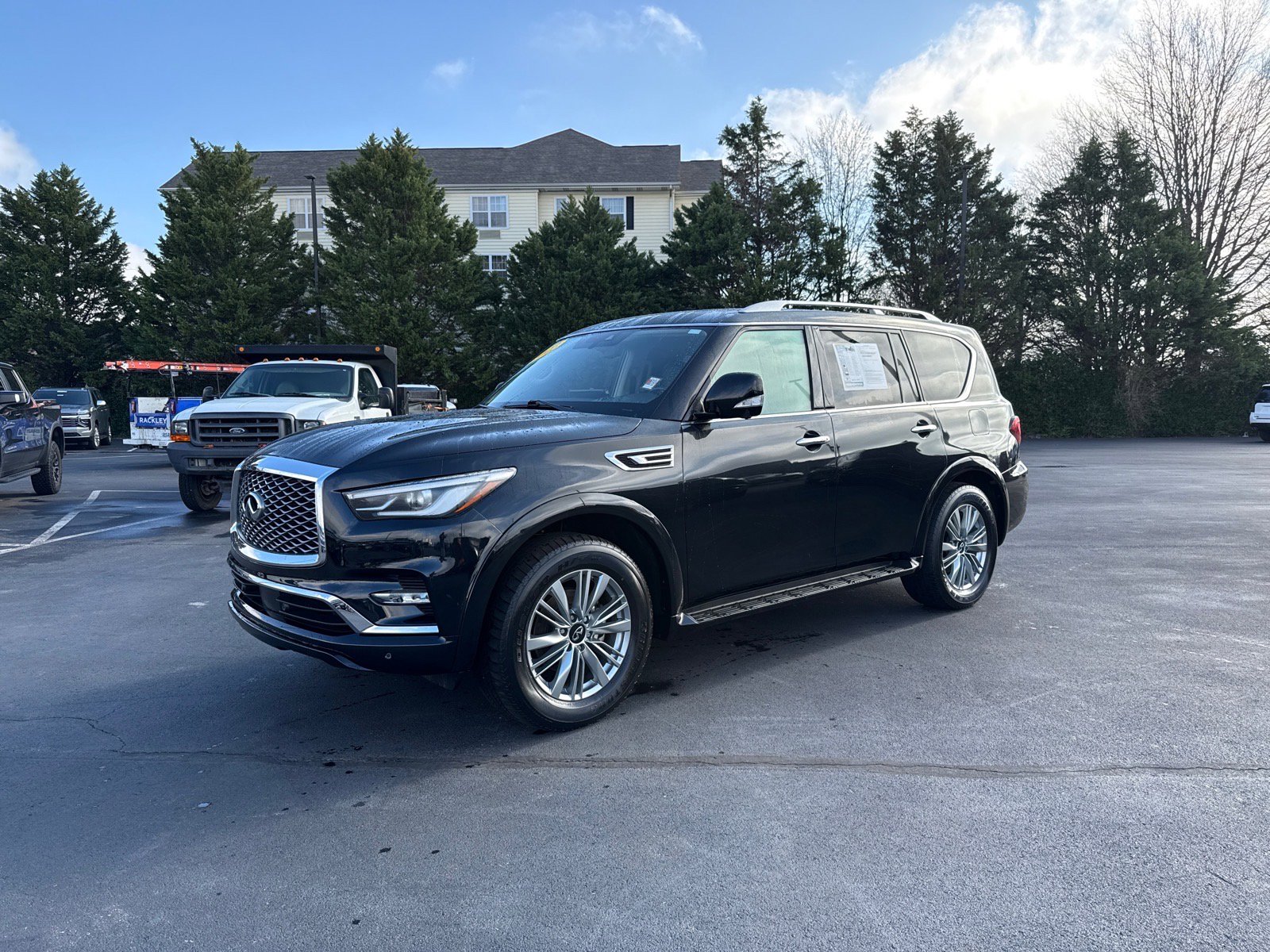 Used 2023 INFINITI QX80 Luxe w/ Cargo Package RWD image 7