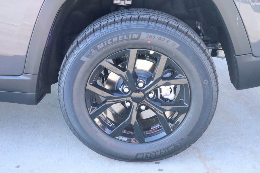 New 2025 Jeep Grand Cherokee Altitude image 18