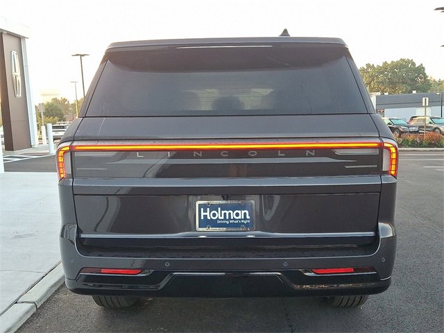 New 2025 Lincoln Navigator Reserve image 7