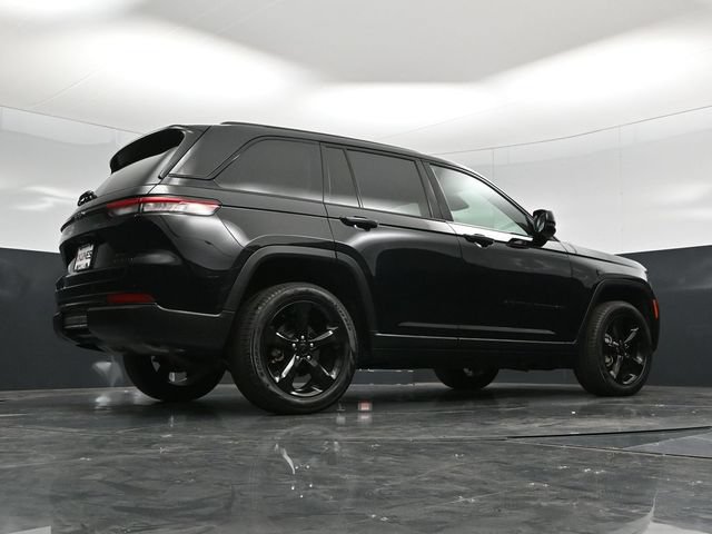 Used 2023 Jeep Grand Cherokee Limited w/ Black Appearance Package AWD/4WD image 59