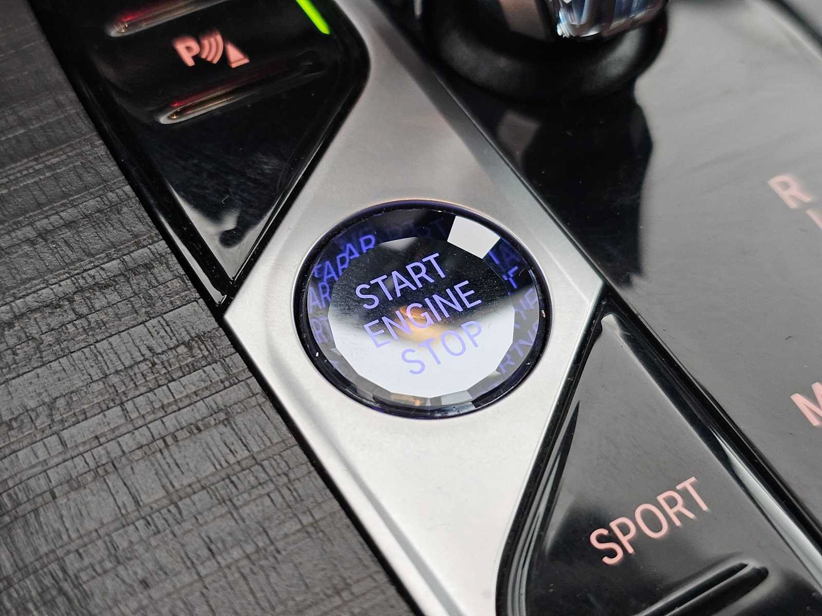 Used 2025 BMW ALPINA XB7 AWD/4WD image 32