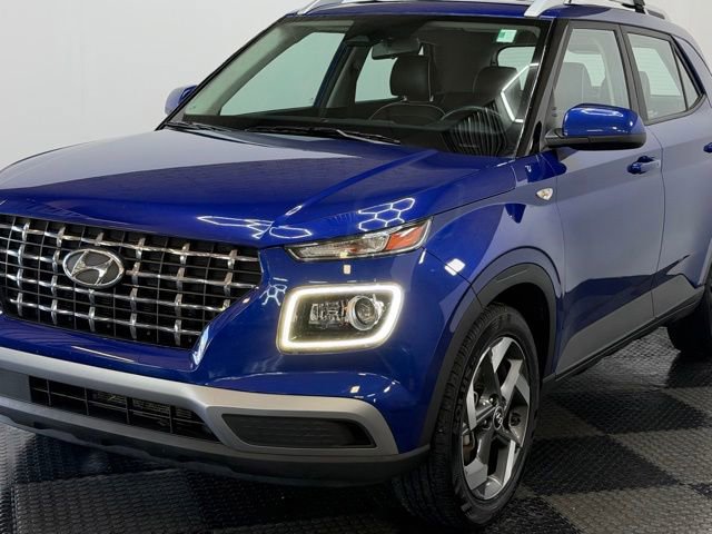 Used 2023 Hyundai Venue Limited FWD image 6