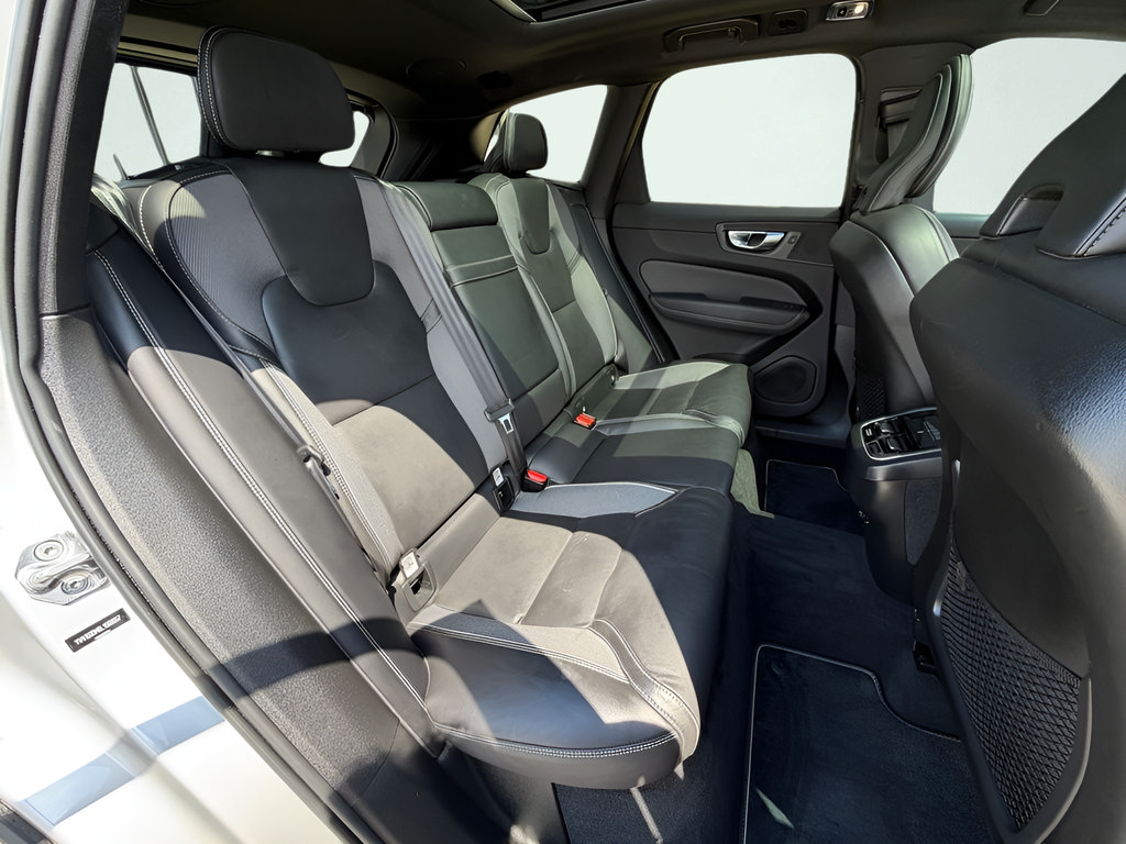 Used 2020 Volvo XC60 T5 R-Design FWD image 29