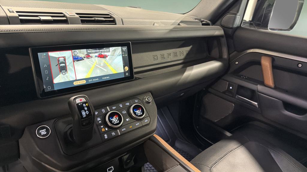 Used 2023 Land Rover Defender 110 X-Dynamic SE AWD/4WD image 29