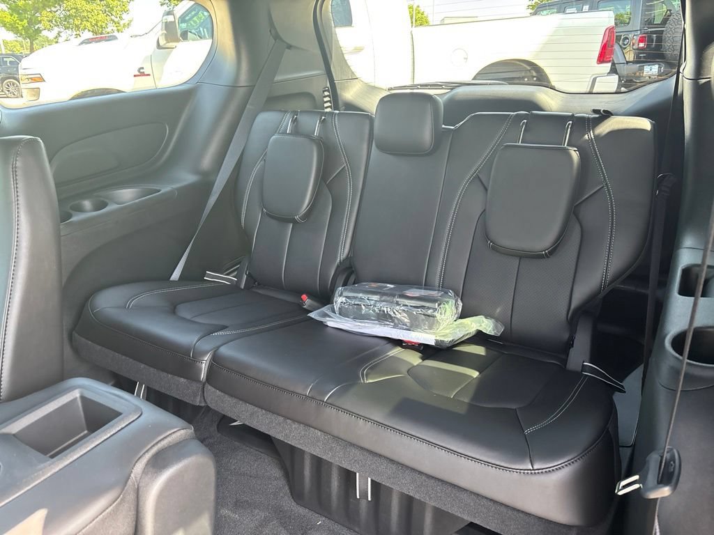 New 2027 Chrysler Pacifica Select FWD image 18