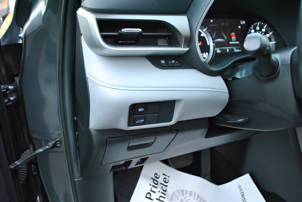 Used 2021 Toyota Highlander XLE AWD/4WD image 16