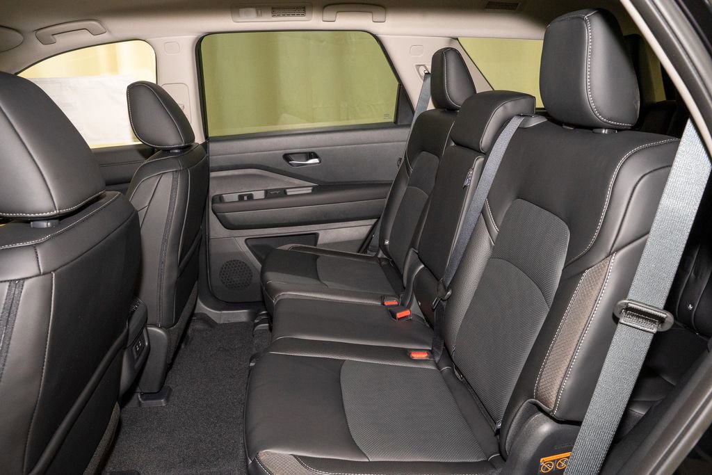 New 2026 Nissan Pathfinder SL image 11
