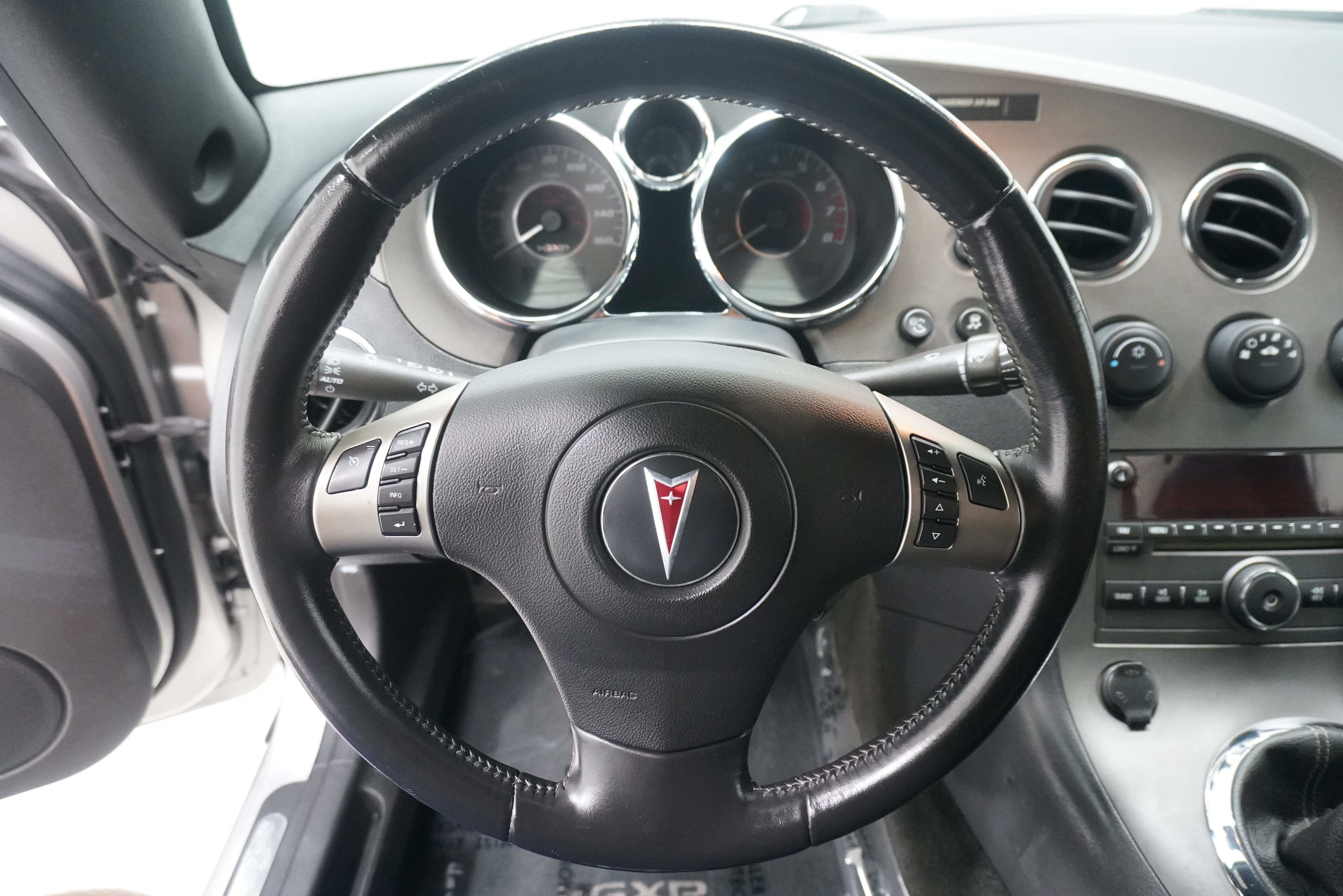 Used 2008 Pontiac Solstice GXP w/ Premium Package RWD image 17
