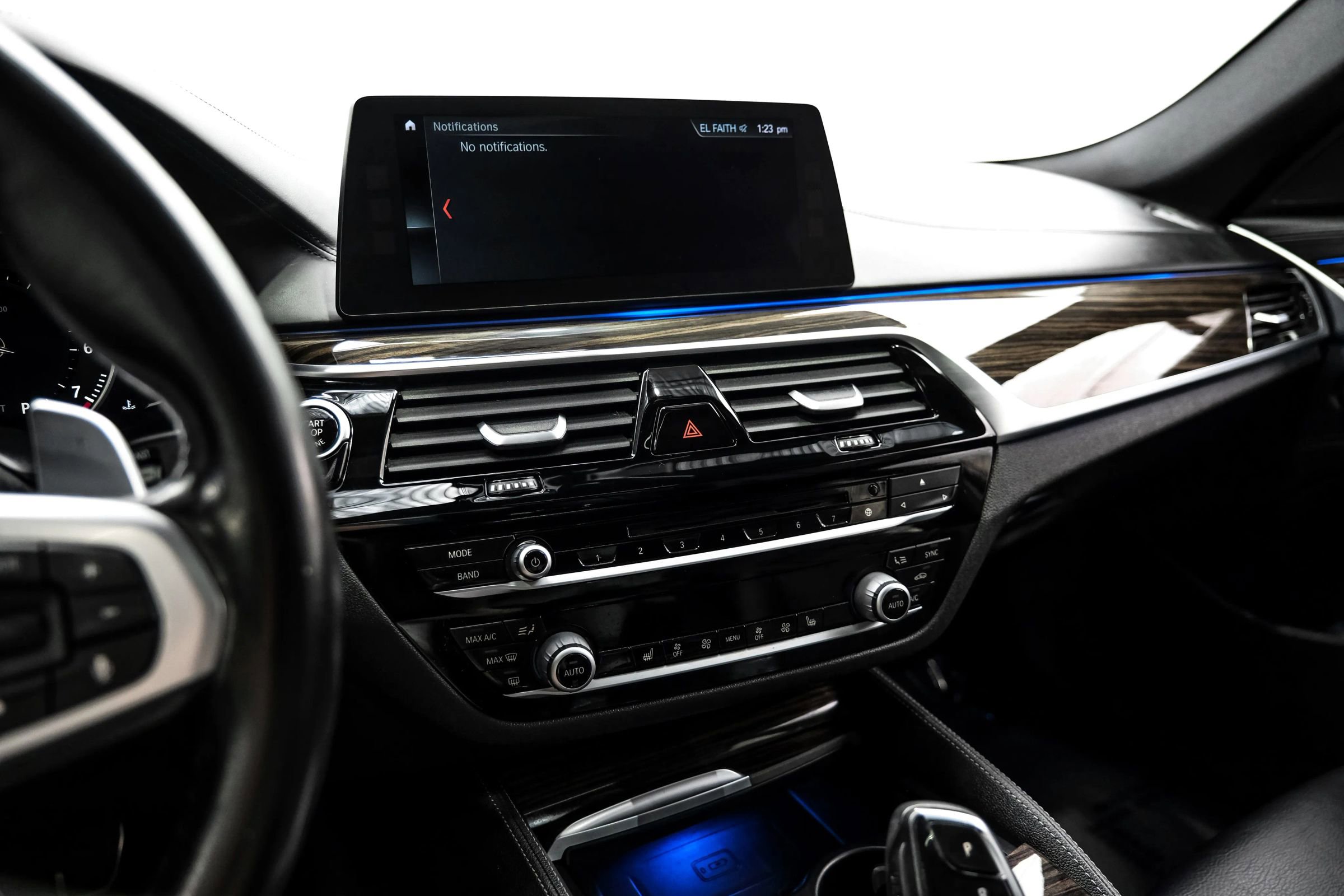 Used 2018 BMW 540i w/ M Sport Package RWD image 32