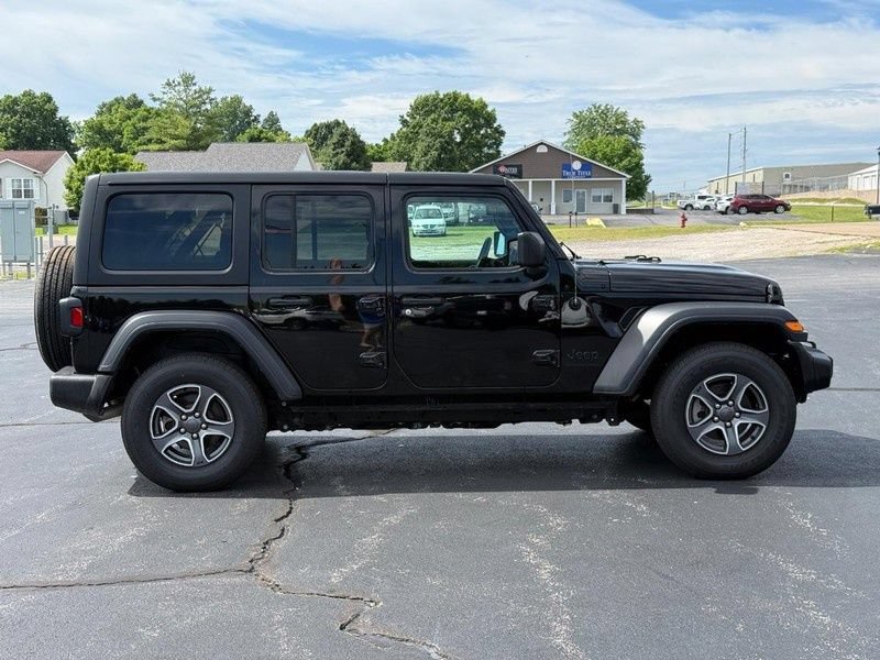 Used 2023 Jeep Wrangler Unlimited Sport AWD/4WD image 2