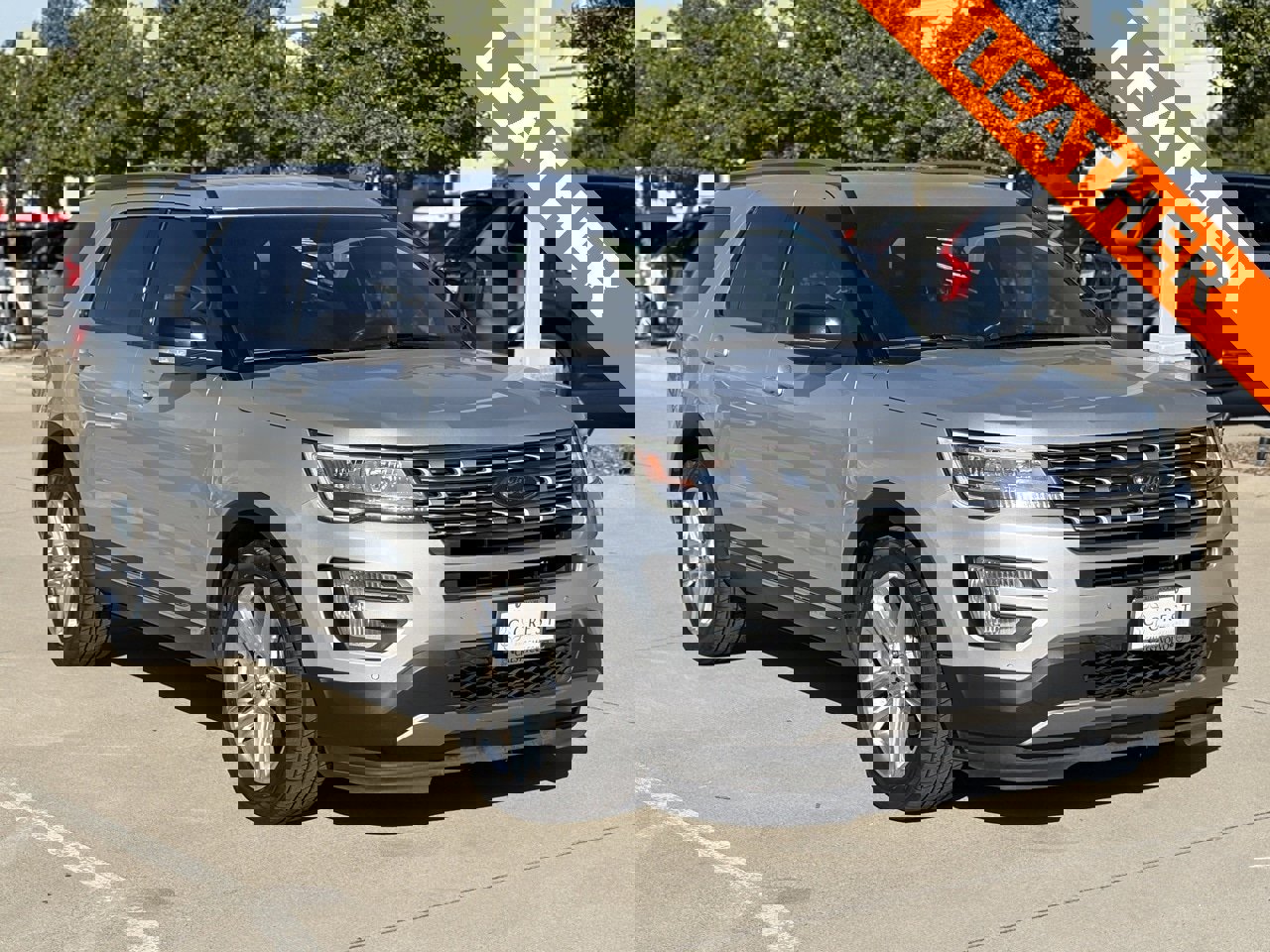 Used 2017 Ford Explorer XLT w/ Equipment Group 202A image 5