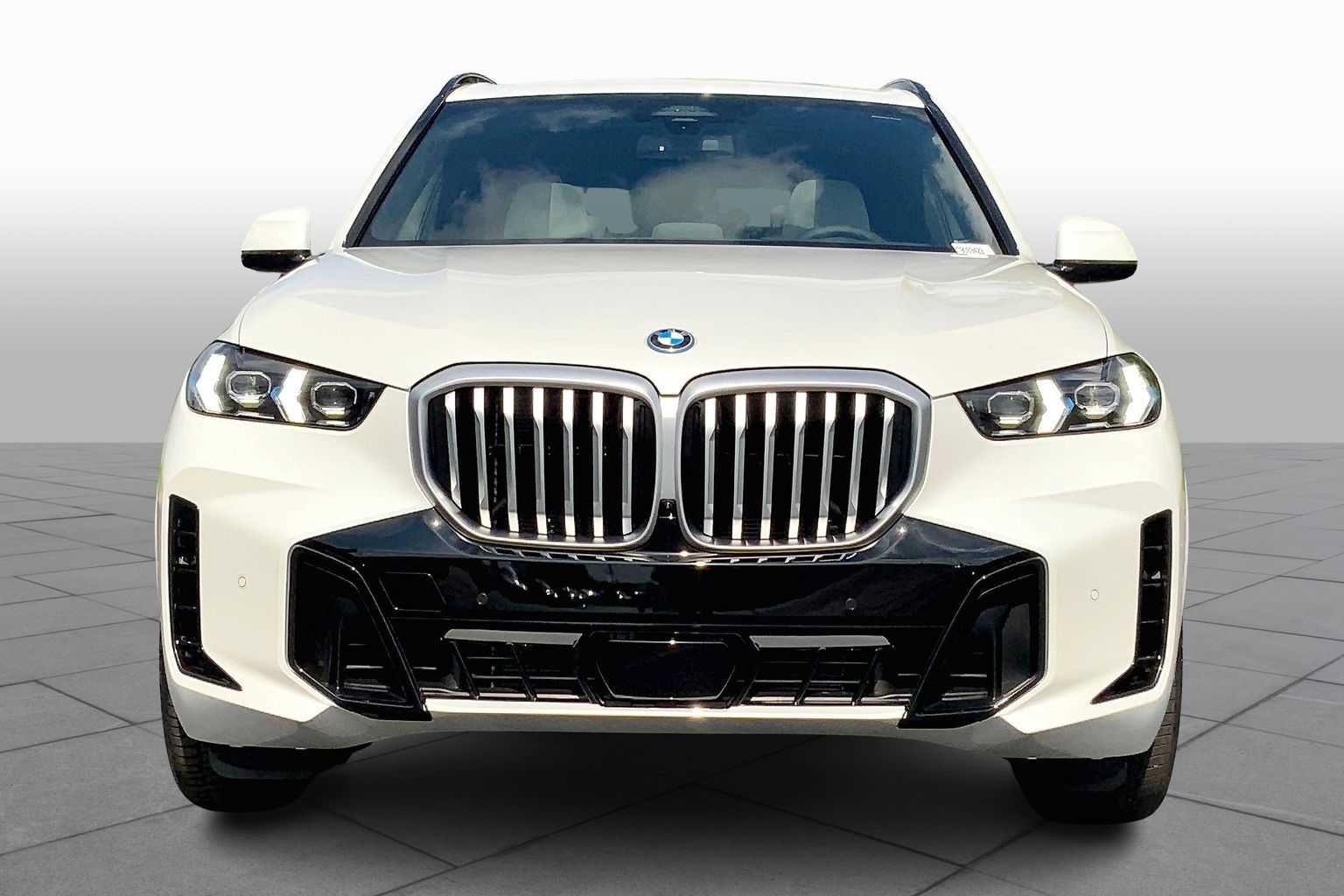 New 2026 BMW X5 xDrive50e w/ M Sport Package AWD/4WD image 3