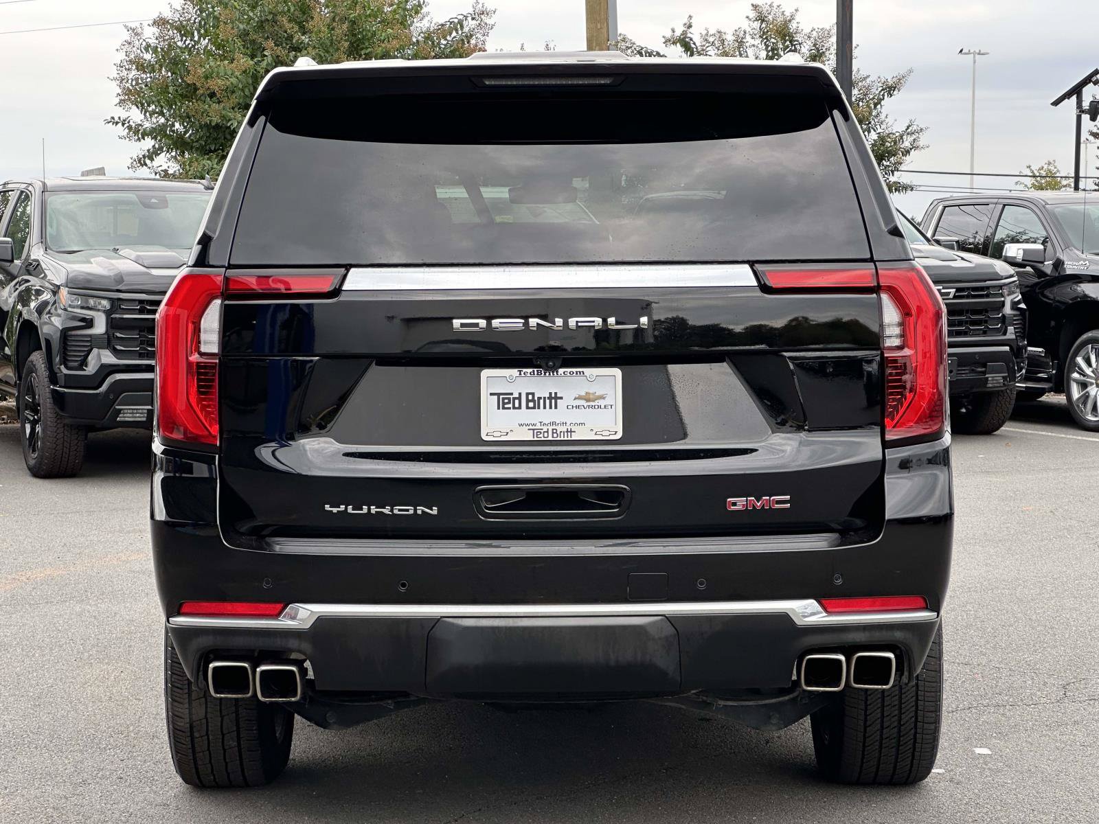 Used 2025 GMC Yukon XL Denali AWD/4WD image 5