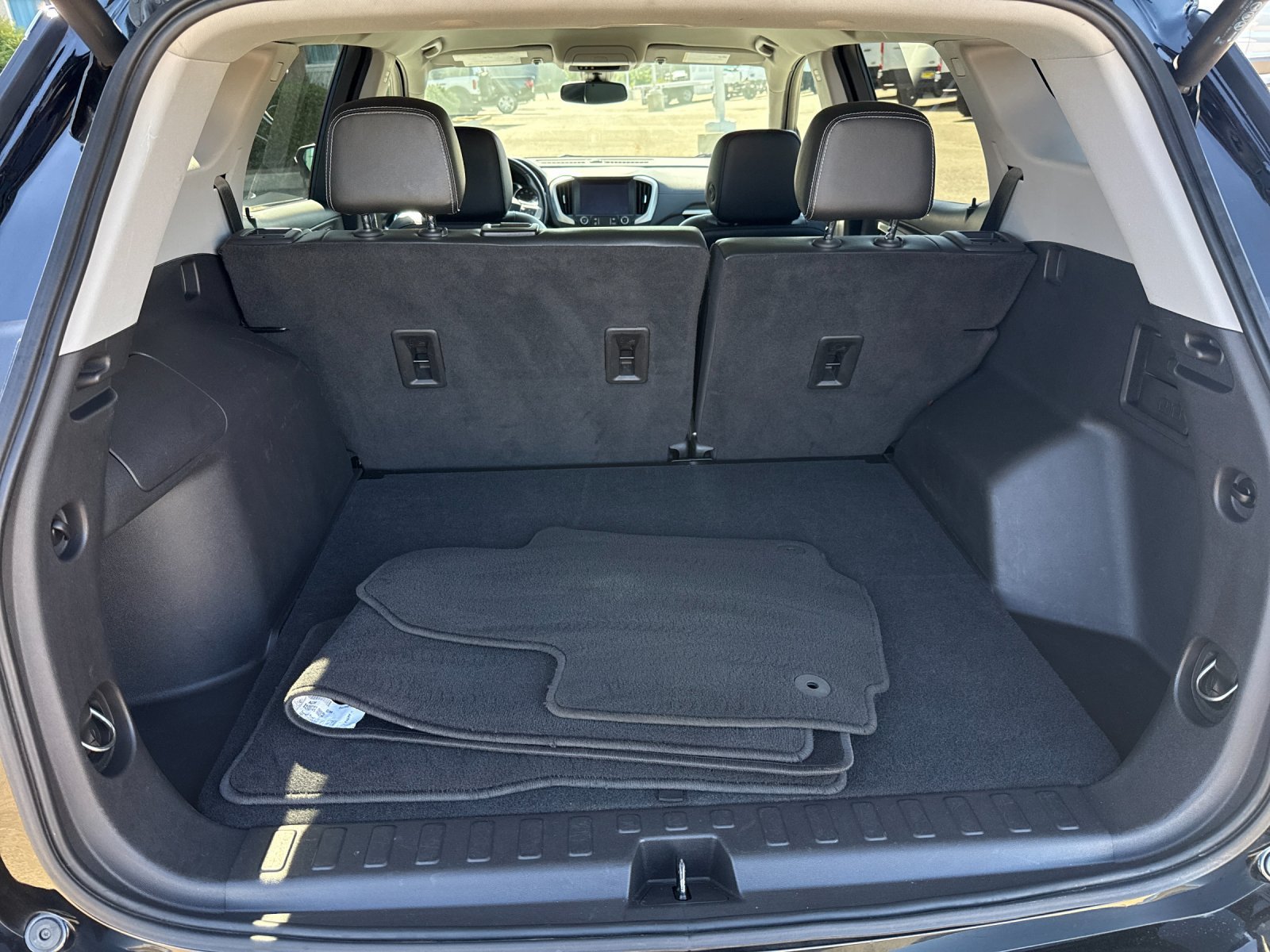 Used 2022 GMC Terrain SLT FWD image 14