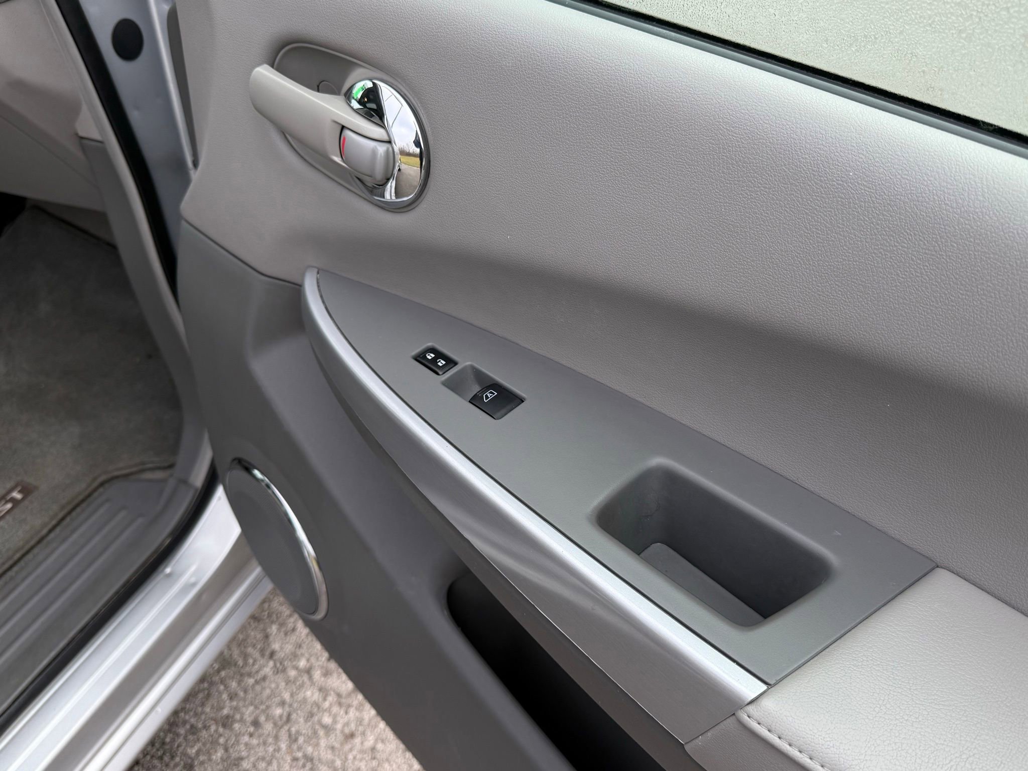 Used 2009 Nissan Quest SE w/ Seat Pkg image 21