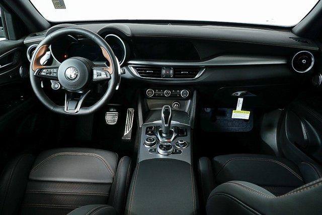 New 2025 Alfa Romeo Stelvio Sprint AWD/4WD image 19