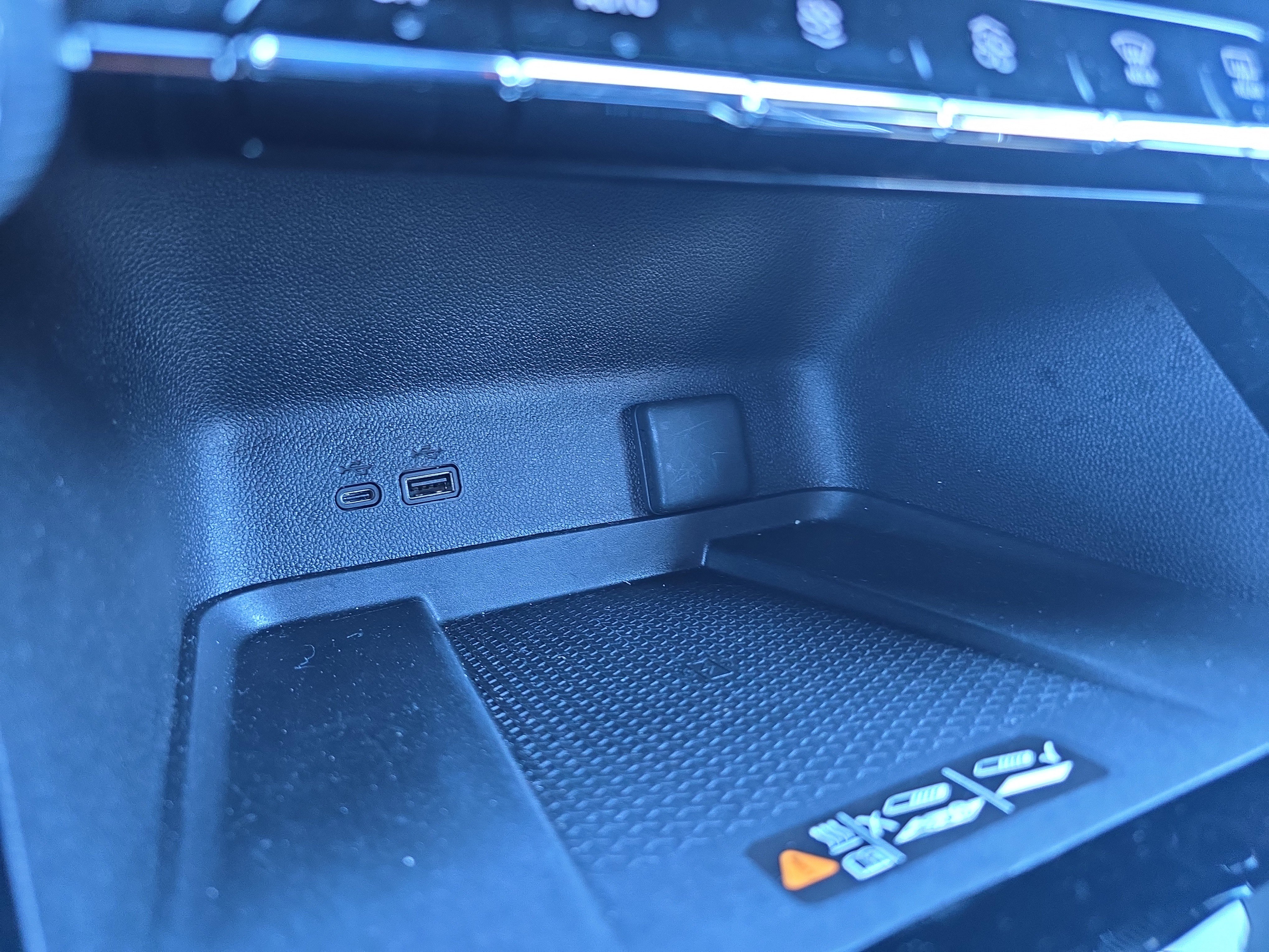 Used 2024 Chevrolet Traverse RS w/ LPO, Floor Liner Package image 33