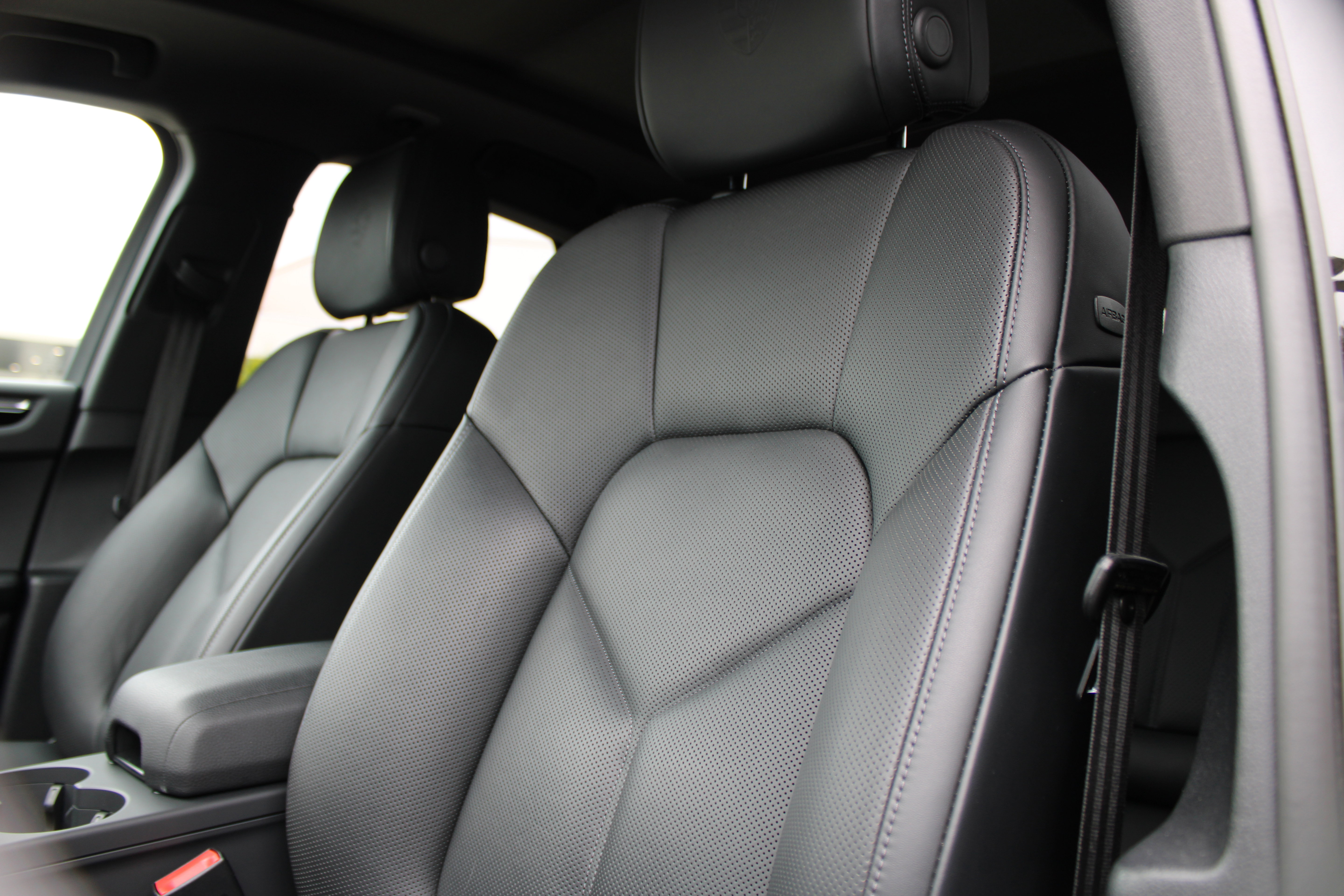 Certified 2026 Porsche Macan AWD/4WD image 5