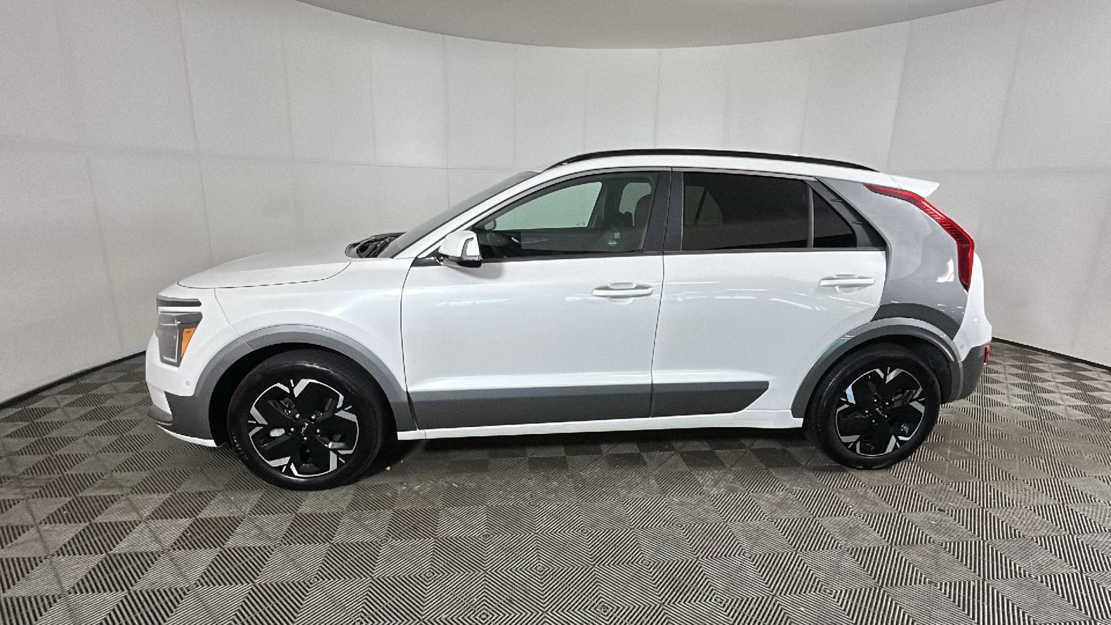 Used 2024 Kia Niro Wave w/ Wave Preserve Package FWD image 7