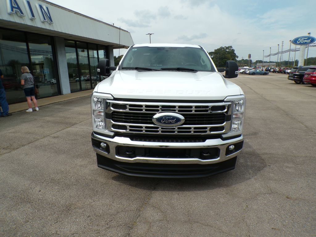 Used 2024 Ford F250 XLT AWD/4WD image 2