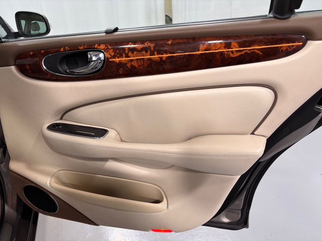 Used 2008 Jaguar XJ8 L image 27