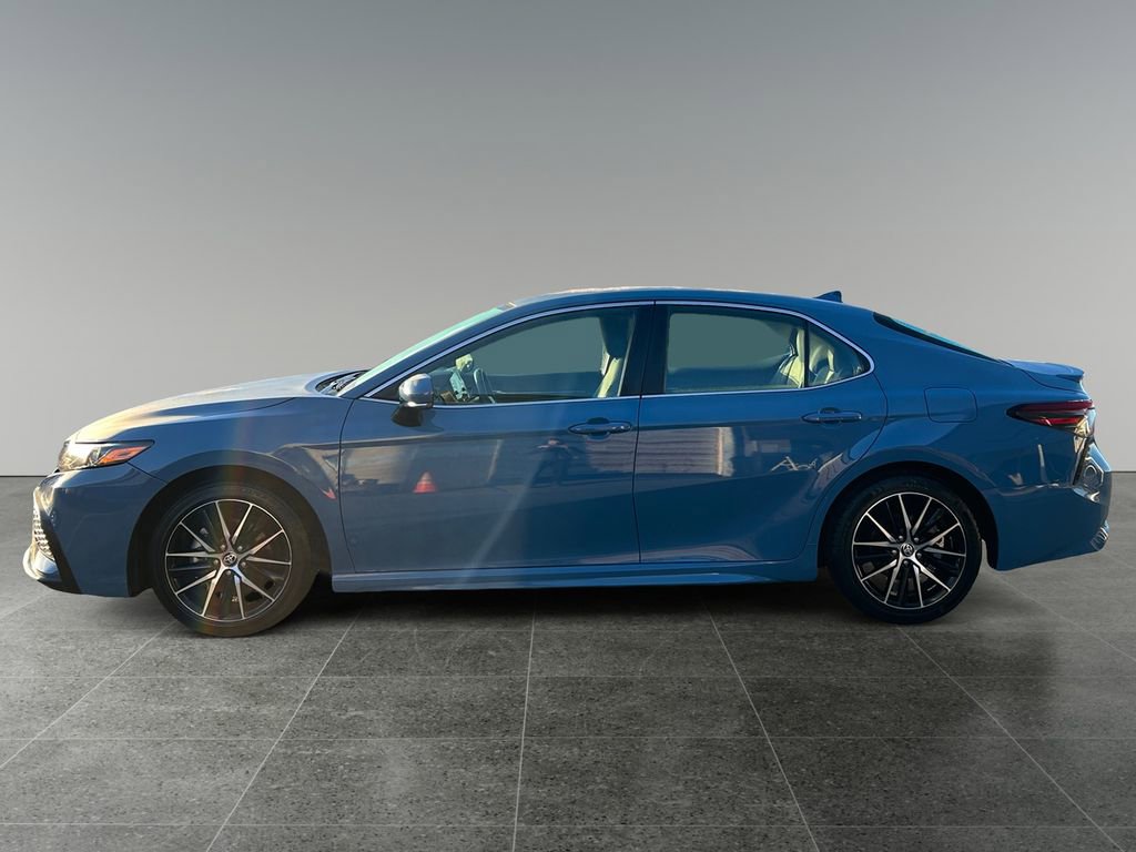 Used 2024 Toyota Camry SE w/ Cold Weather Package FWD image 4