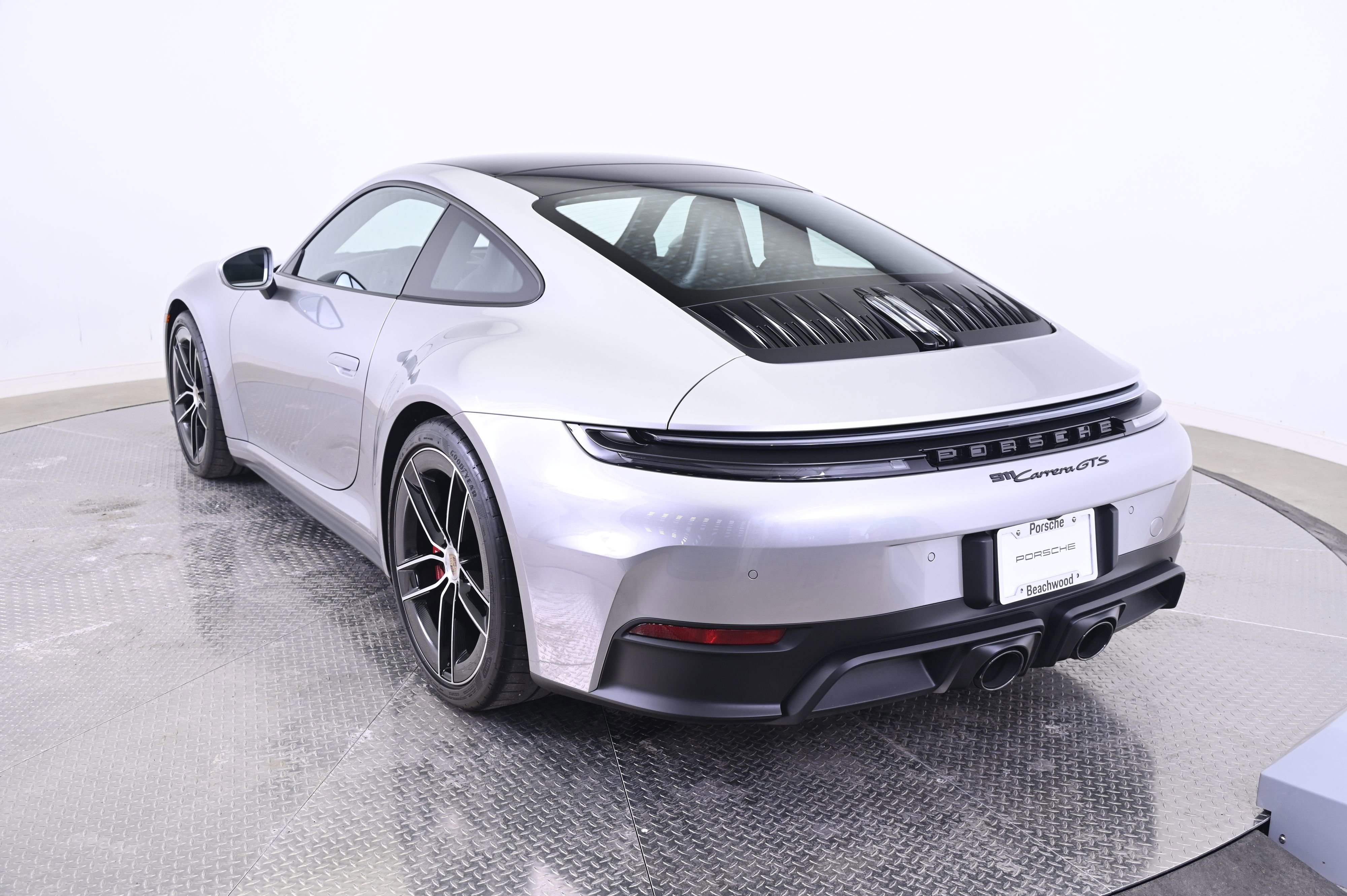 Certified 2025 Porsche 911 Carrera GTS RWD image 3