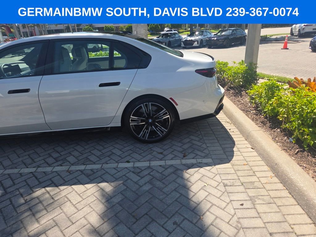 Certified 2025 BMW 760i xDrive AWD/4WD image 10