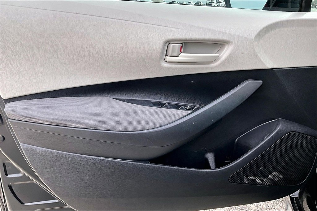 Used 2022 Toyota Corolla LE image 20