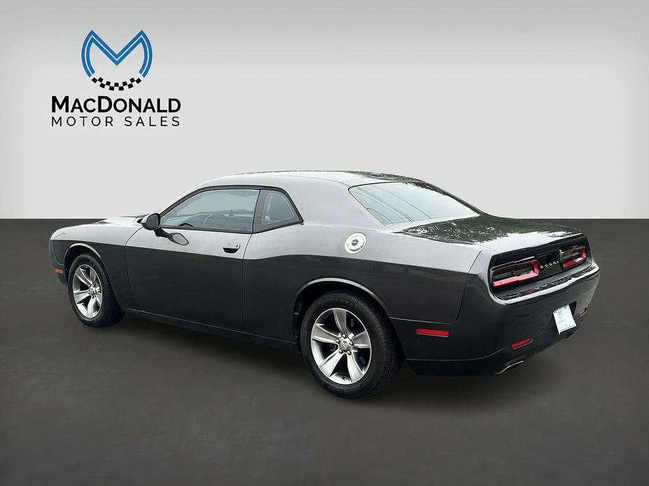 Used 2015 Dodge Challenger SXT RWD image 5