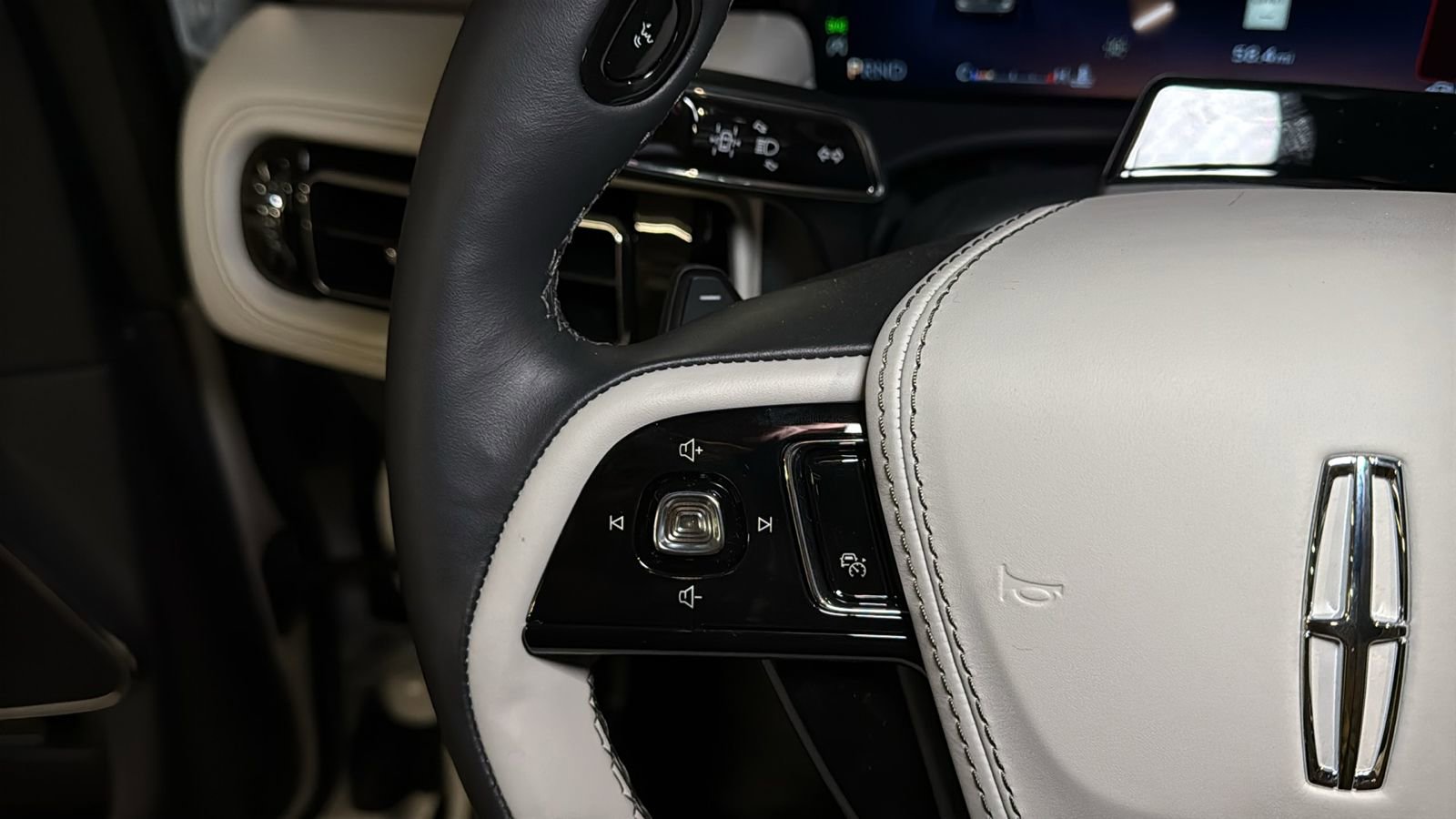 New 2026 Lincoln Aviator AWD image 31