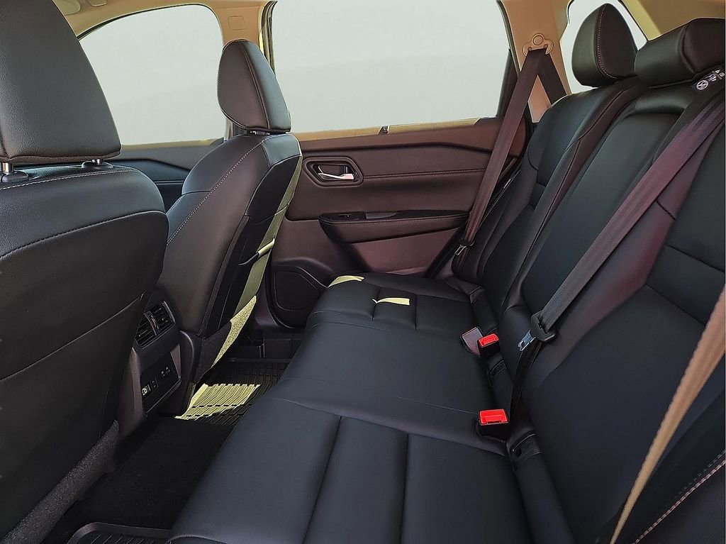 Used 2023 Nissan Rogue SL w/ SL Premium Package image 10