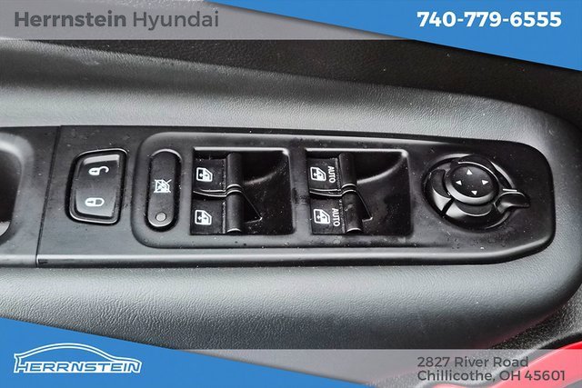 Used 2023 Jeep Renegade Trailhawk image 16