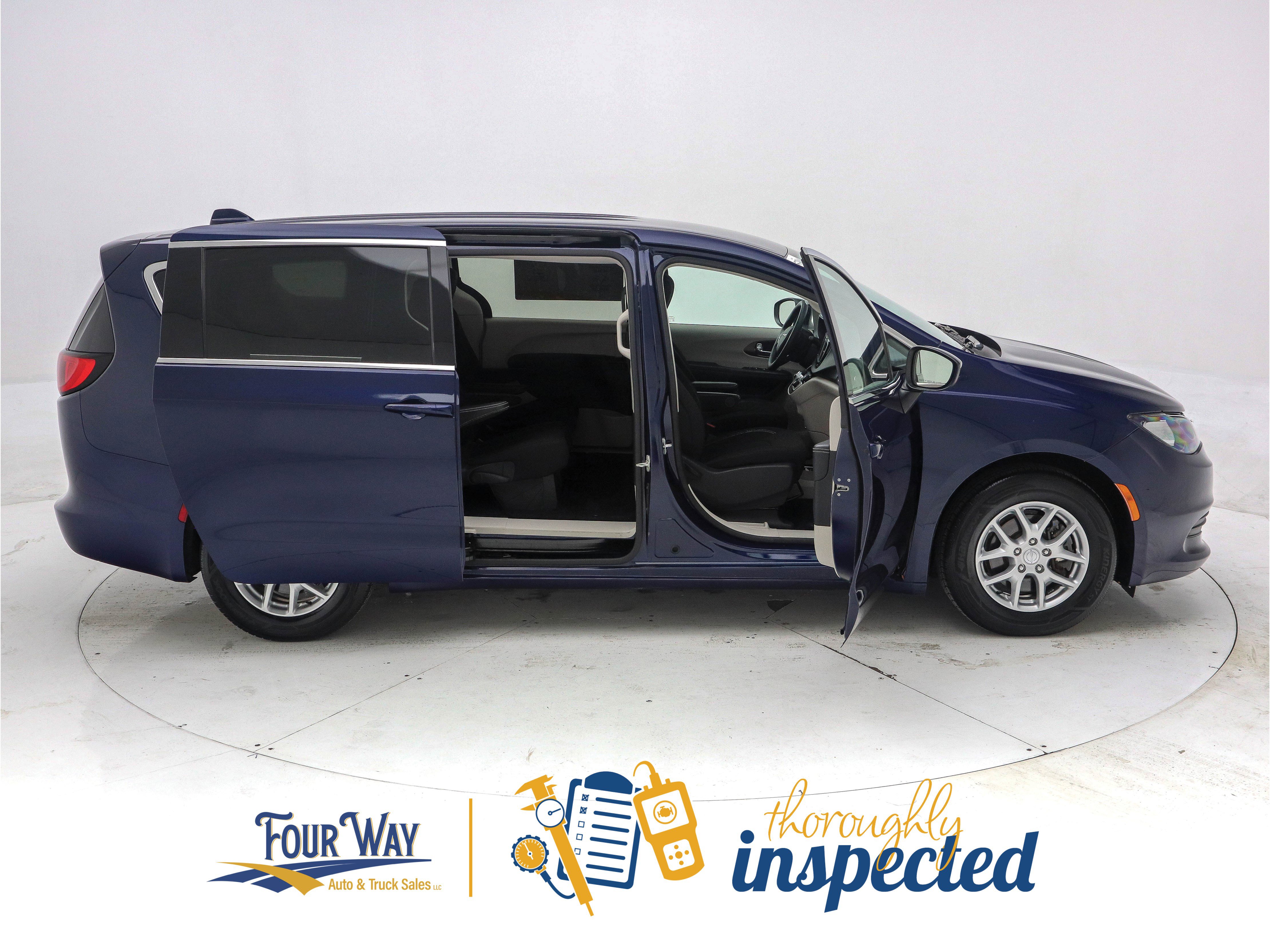 Used 2020 Chrysler Voyager LX image 3