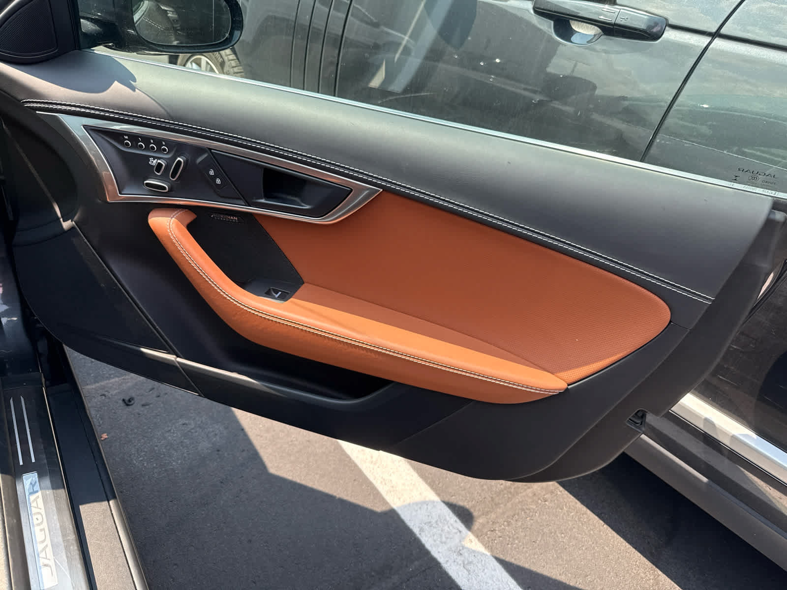Certified 2023 Jaguar F-TYPE R-Dynamic AWD/4WD image 7