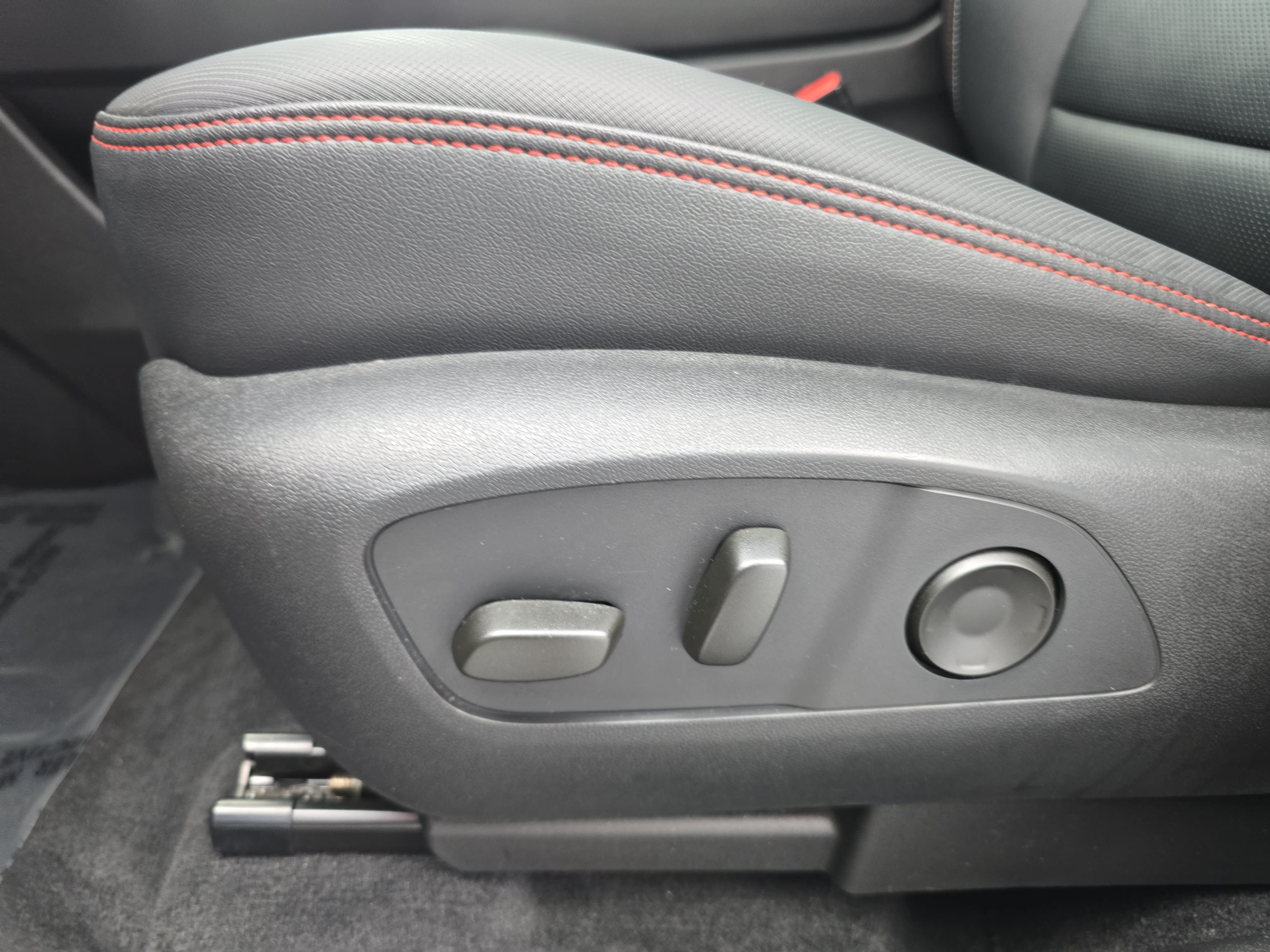 Used 2024 Chevrolet Traverse RS FWD image 30