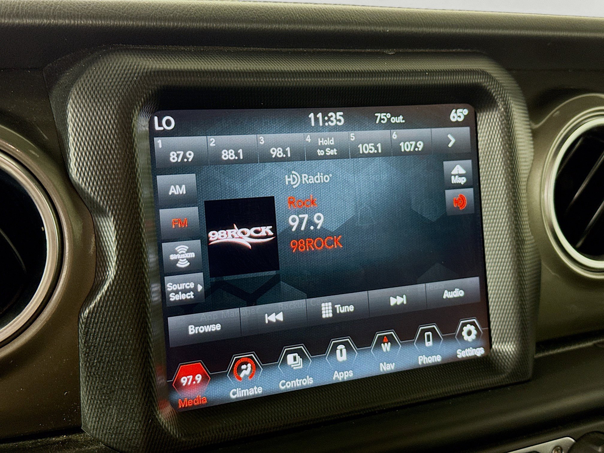 Used 2023 Jeep Gladiator Overland AWD/4WD image 17