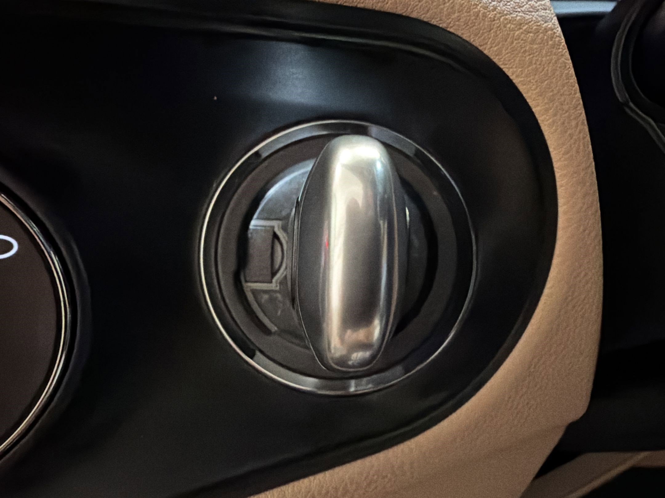 Used 2021 Porsche Macan image 25