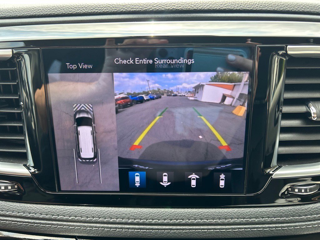 Used 2020 Chrysler Pacifica Limited image 32