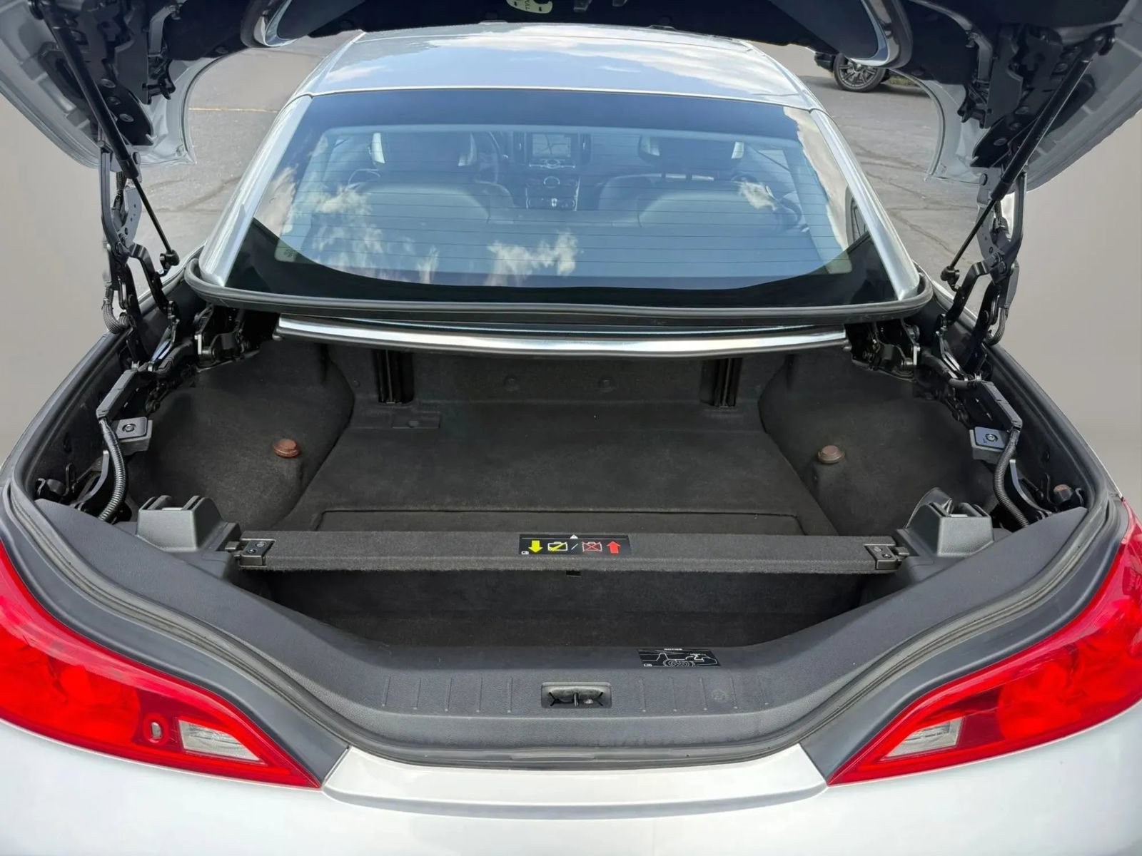 Used 2014 INFINITI Q60 Convertible w/ Premium Package RWD image 41