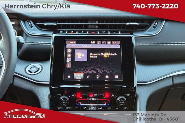 Used 2023 Jeep Grand Cherokee Altitude image 10