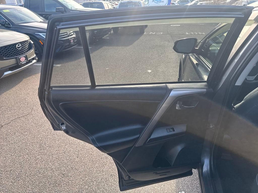 Used 2018 Toyota RAV4 XLE image 39