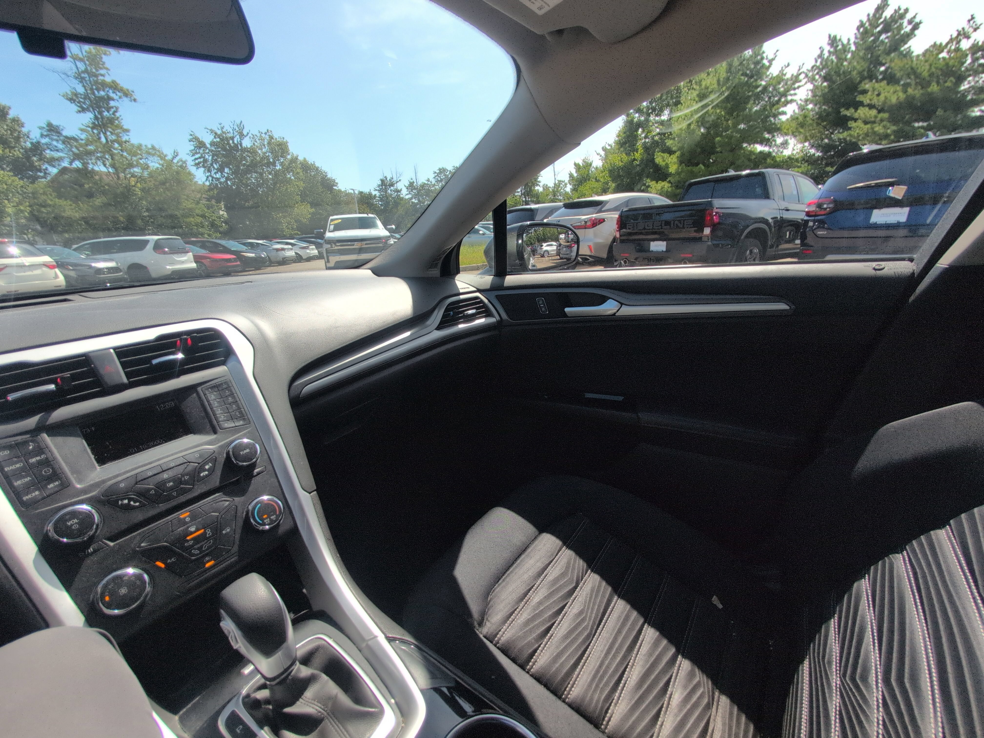 Used 2016 Ford Fusion SE FWD image 6