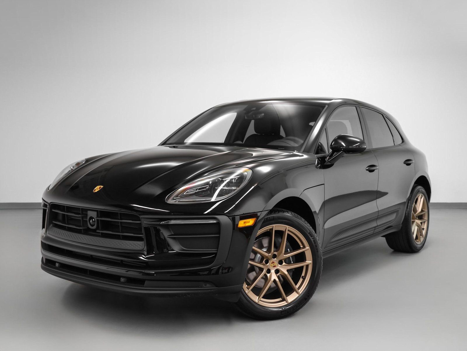 Certified 2025 Porsche Macan image 1