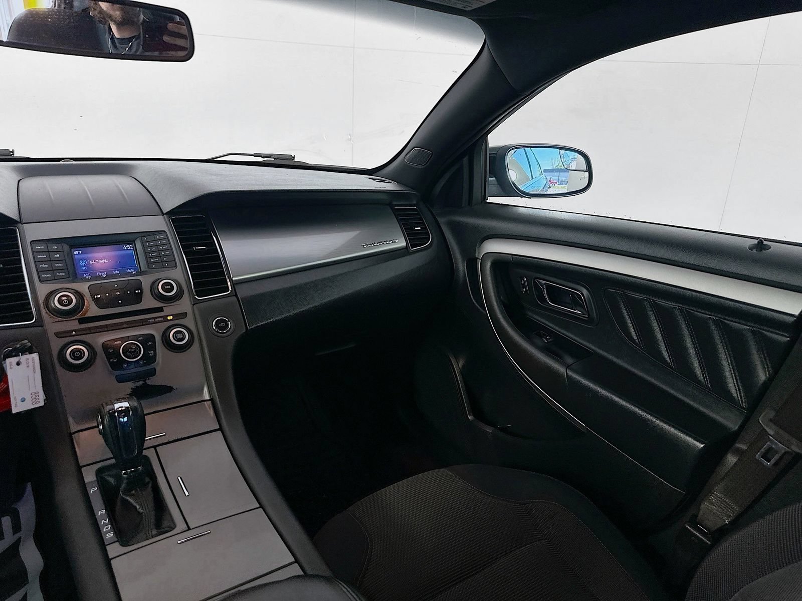 Used 2016 Ford Taurus SEL FWD image 22