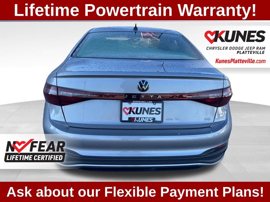 Used 2025 Volkswagen Jetta SE FWD image 4