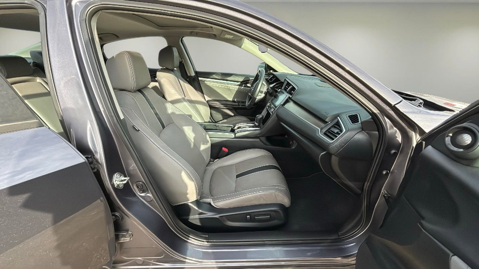 Used 2017 Honda Civic Touring image 10