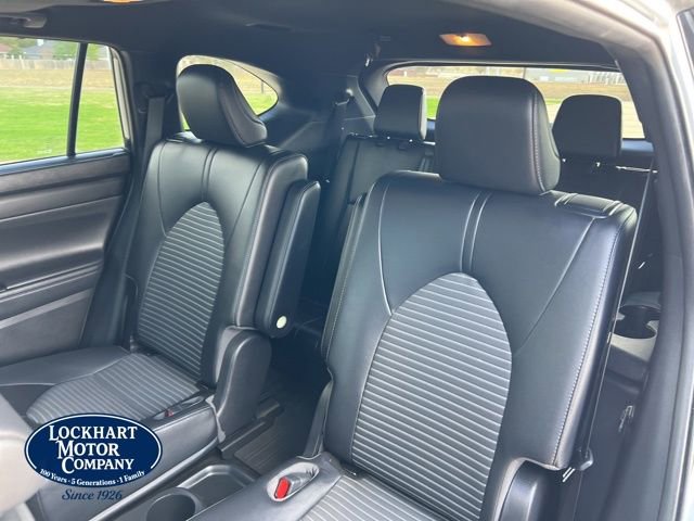 Used 2021 Toyota Highlander XSE image 17